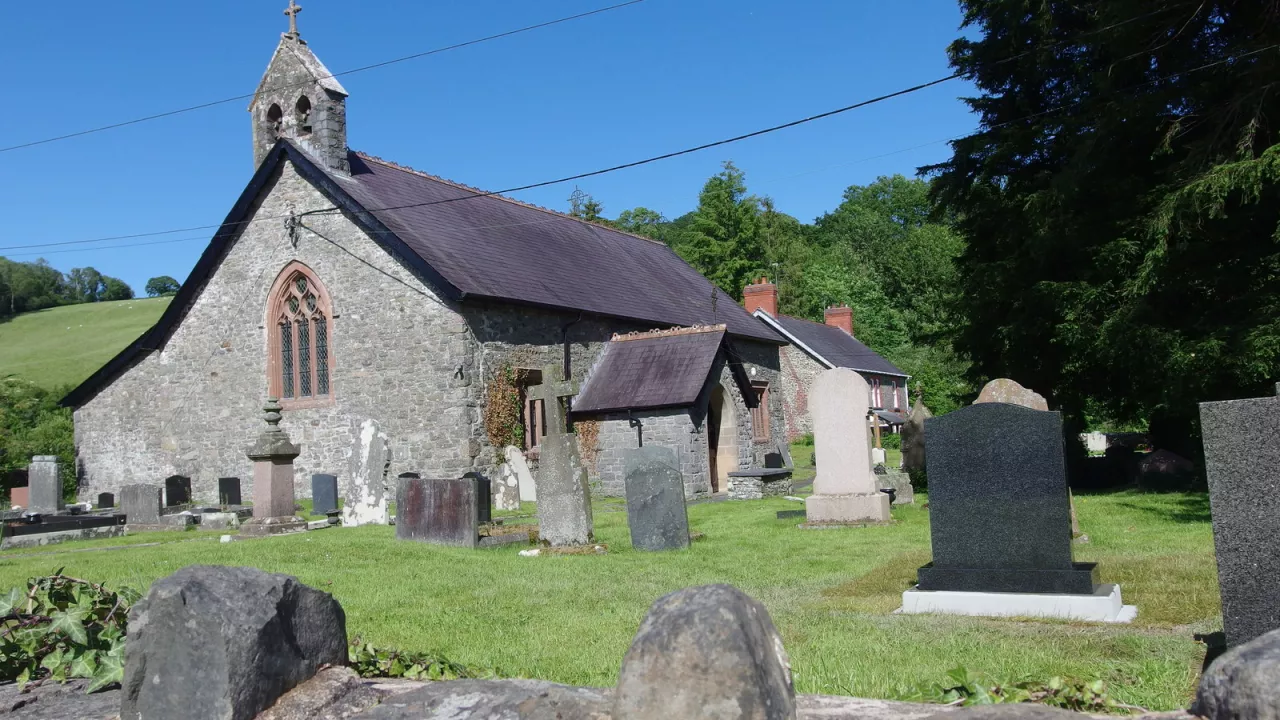 CarmarthenshireLLANWRDAStCwrdaf(colincheesmanCC-BY-SA2.0)1