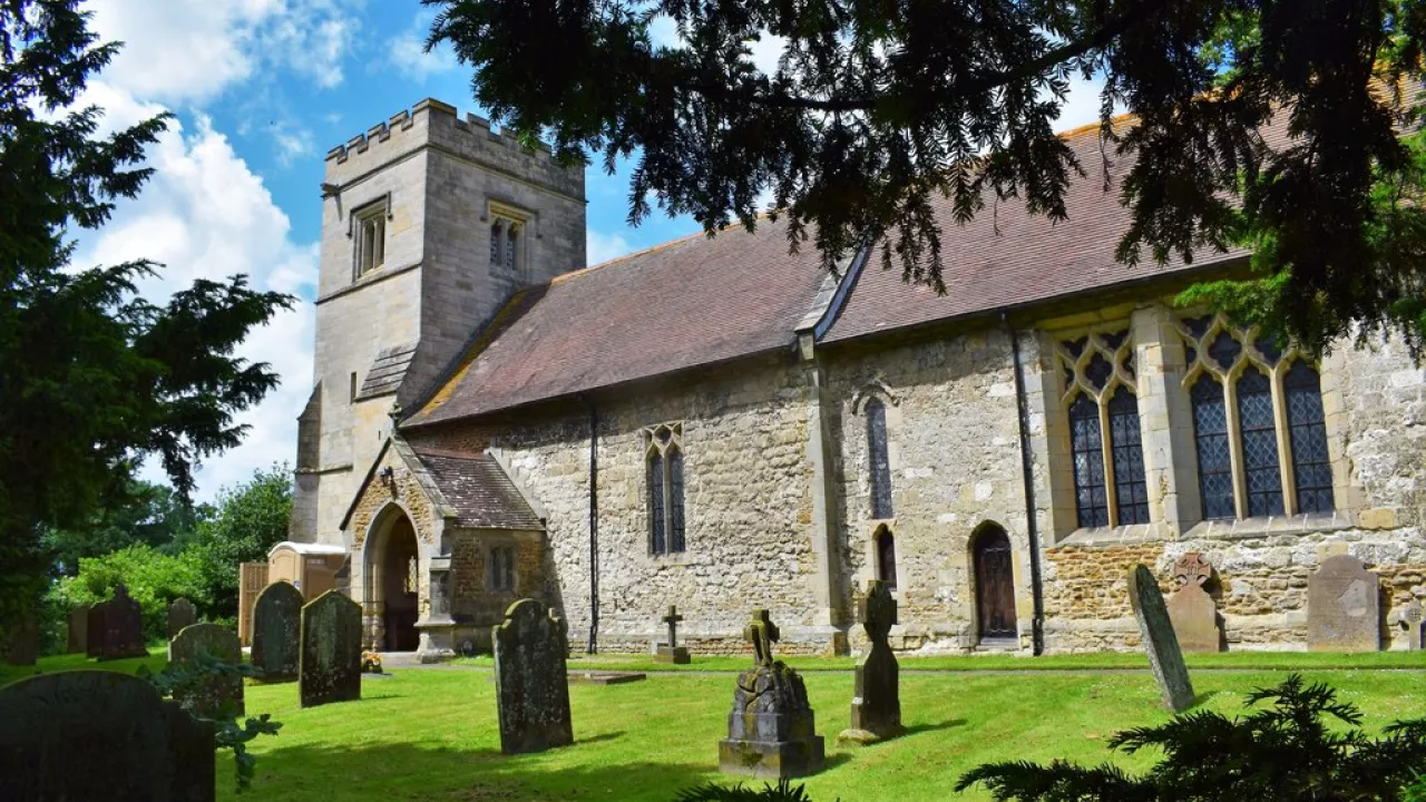 YorkshireNUNBURNHOLMEStJames(stevenrufflesCC-BY-SA2.0)1