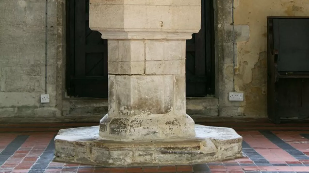 CambridgeshireBOURNStHelenaStMary(johnsalmonCC-BY-SA2.0)1