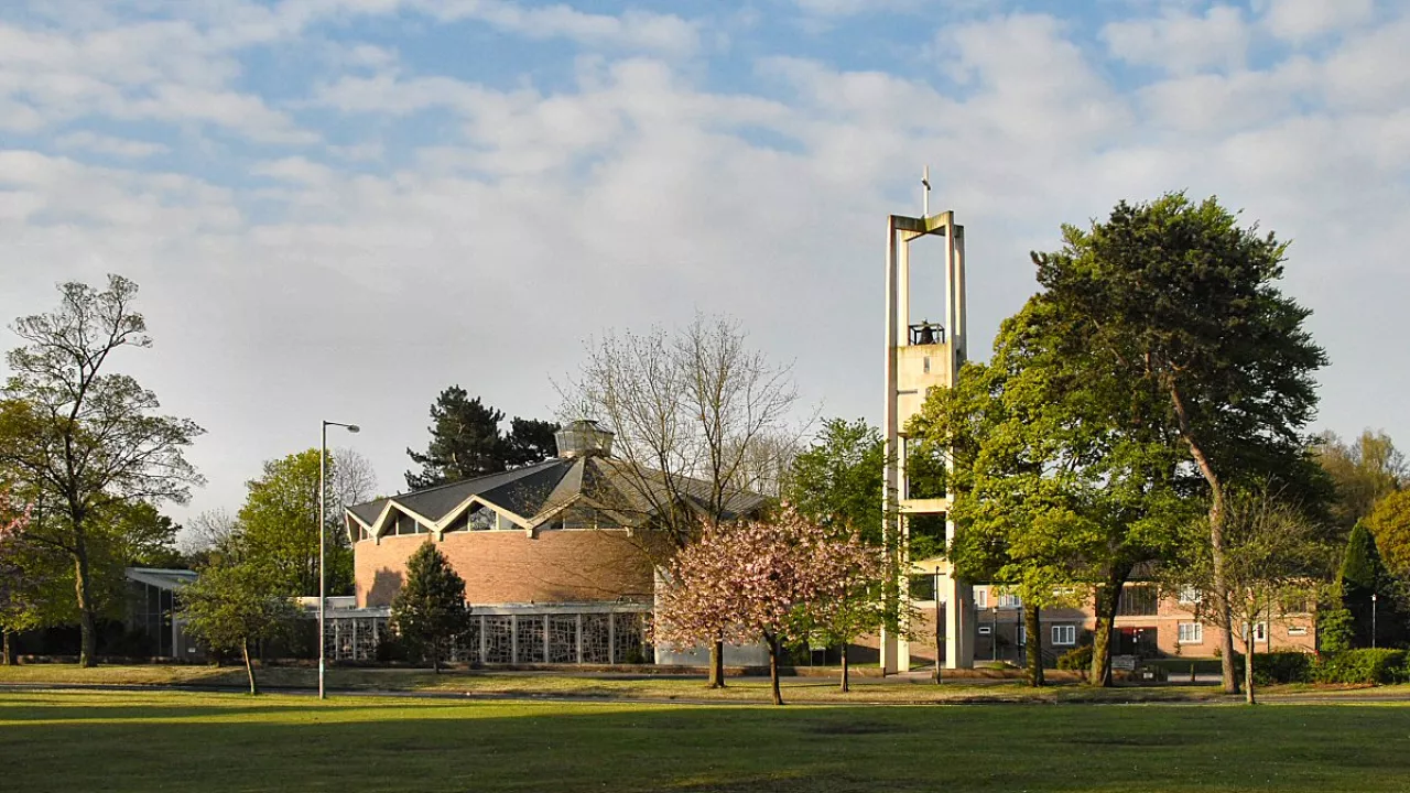 LancashireLEYLANDStMary(galatasCC-BY-SA2.0)1