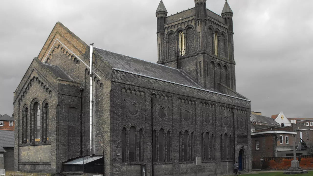 EssexCOLCHESTERStBotolph(saltmarshCC-BY-SA2.0)1