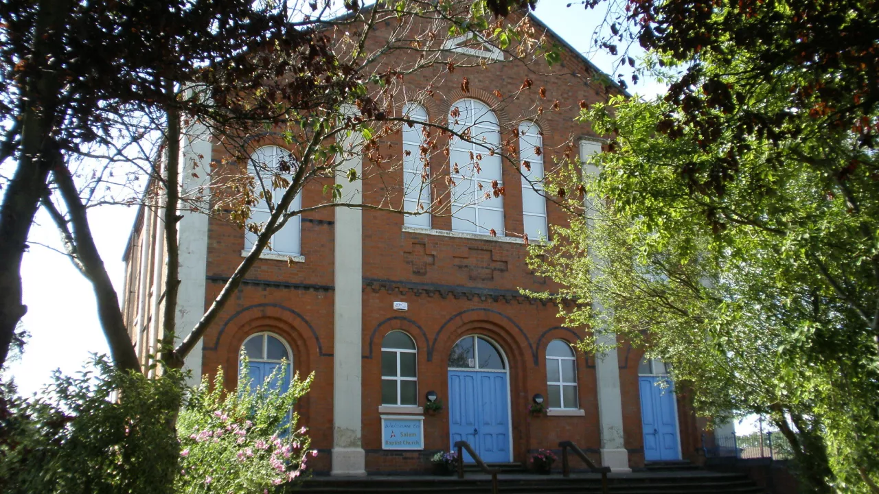 WestMidlandsLONGFORDSalemBaptistChapel(amandaslaterCC-BY-SA2.0)1