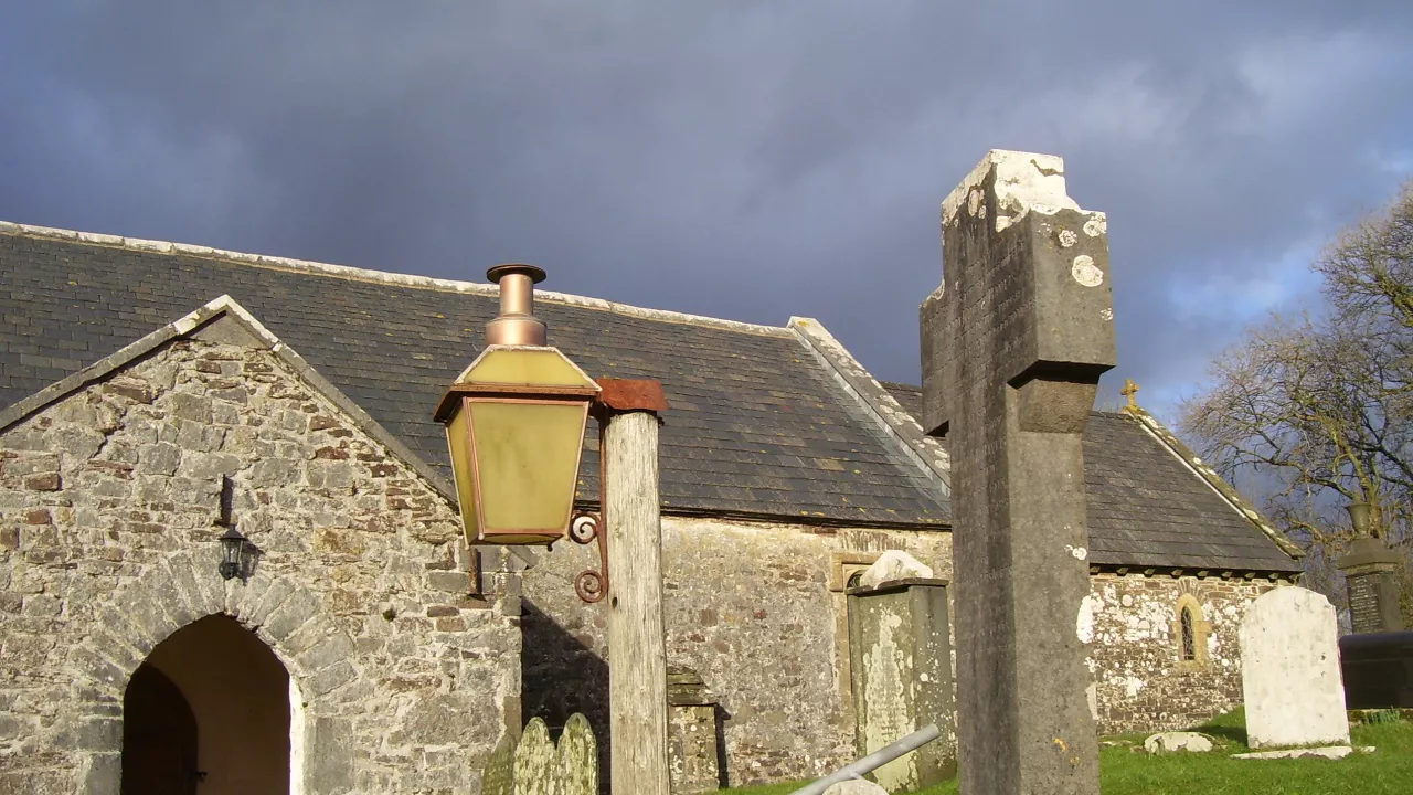 CarmarthenshireEGLWYSGYMYNStMargaret(welshbabeCC-BY-SA2.0)1