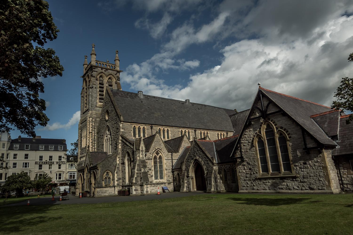 ClwydLLANDUDNOHolyTrinity(briandeeganCC-BY-SA2.0)1