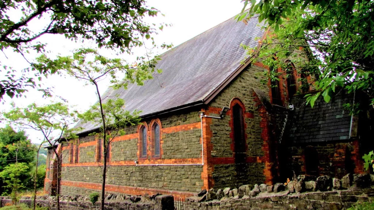 GlamorganPONTLOTTYNStTyfaelog(jaggeryCC-BY-SA2.0)1