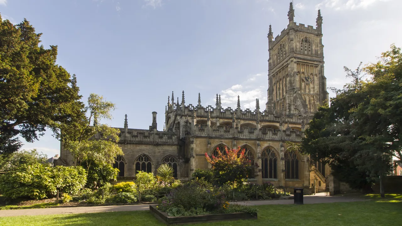 GloucestershireCIRENCESTERStJohnBaptist(jules&jennyCC-BY-2.0)1