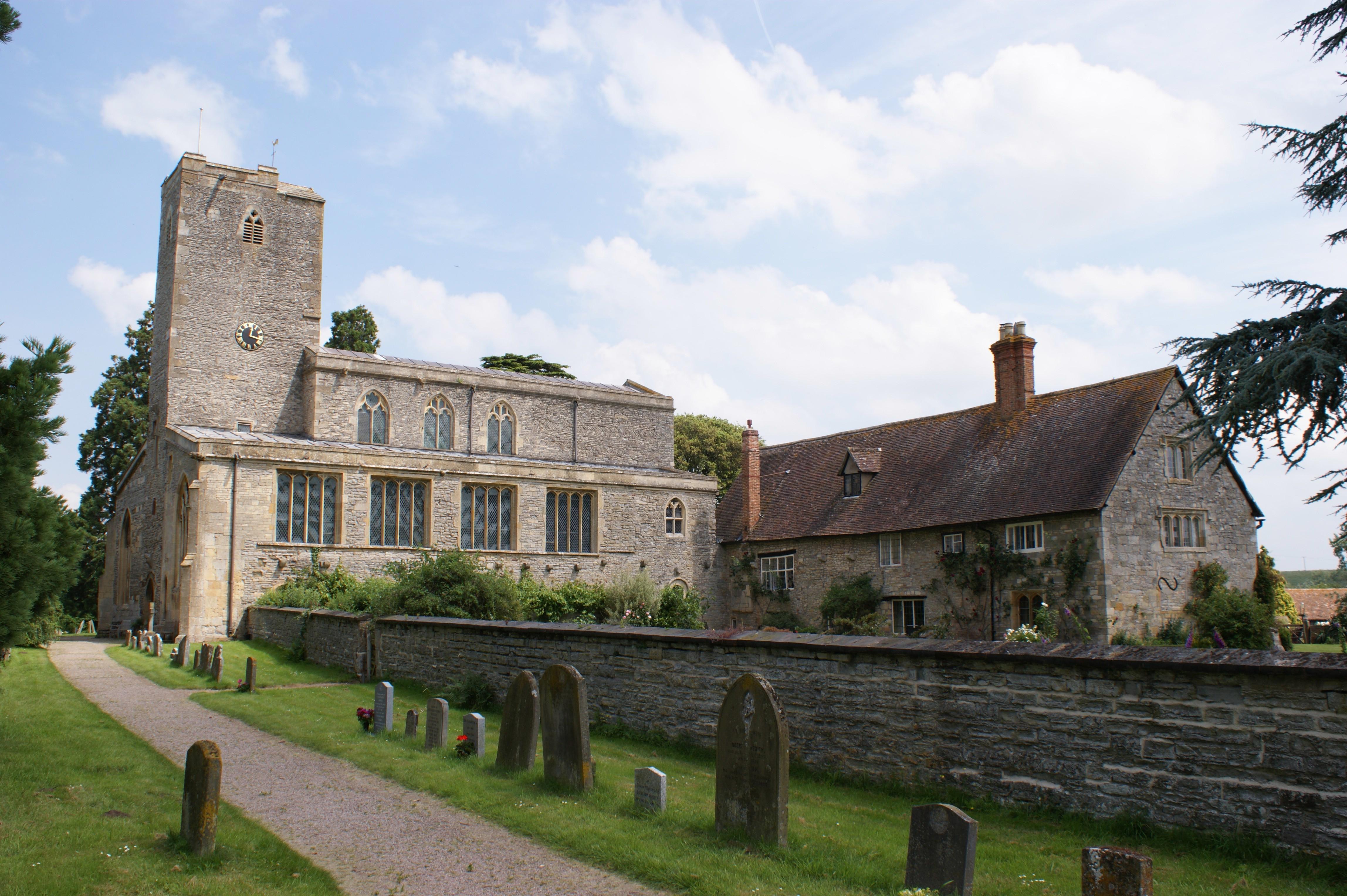 GloucestershireDEERHURSTStMary(hughllewelynCC-BY-SA2.0)1