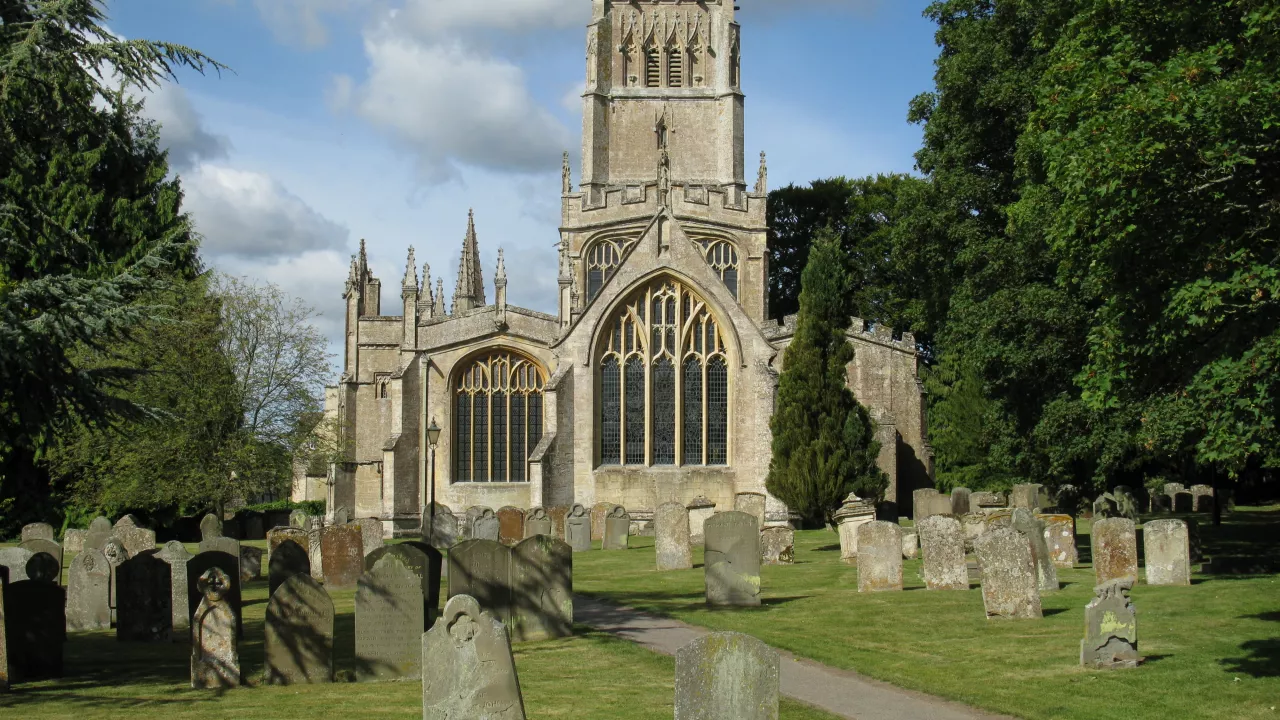 GloucestershireNORTHLEACHStPeterStPaul(spencermeansCC-BY-SA2.0)1