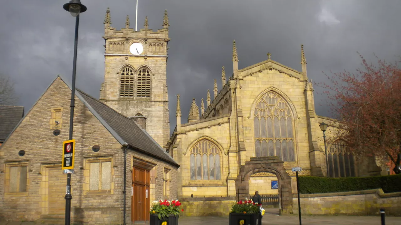 LancashireWIGANAllSaints(richardvinceCC-BY-SA2.0)1