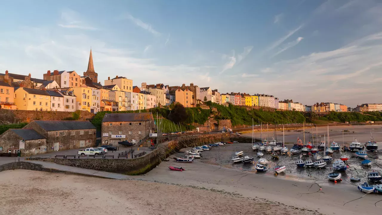 PembrokeshireTENBYStMary(©crowncopyright2020)1