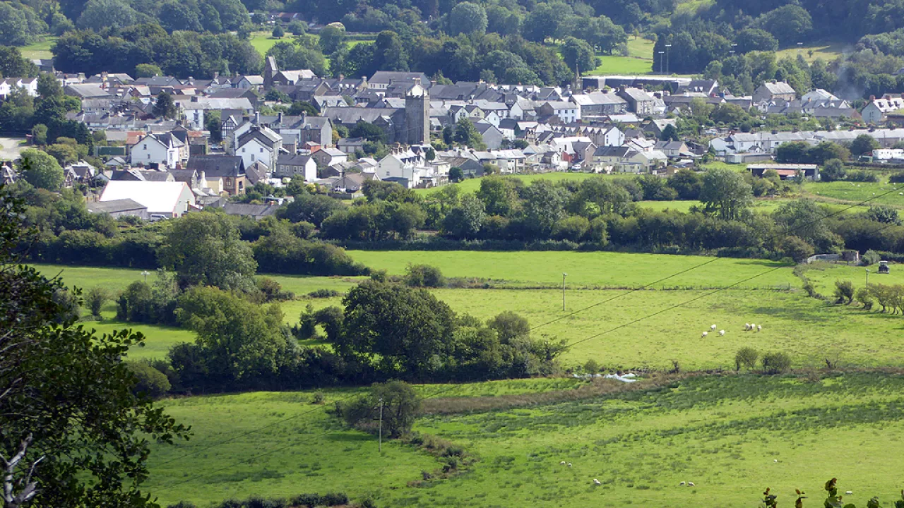 PowysMACHYNLLETHStPeter(johnlucasCC-BY-SA2.0)1