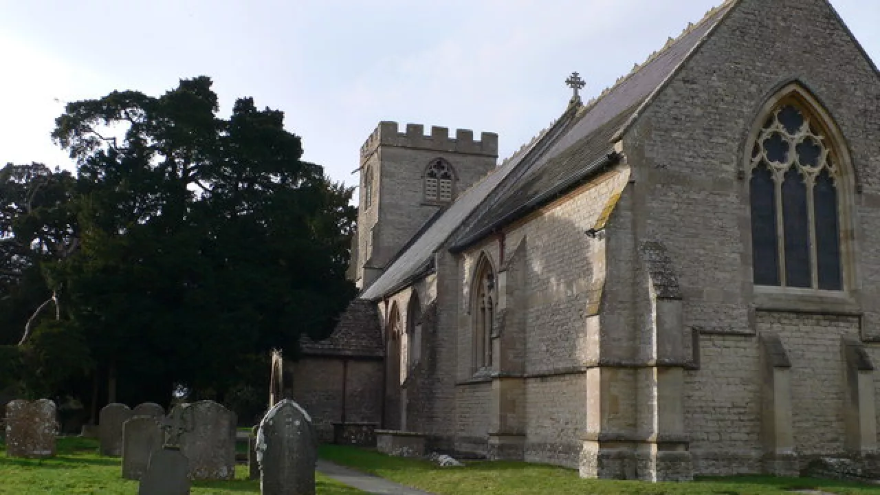 WiltshireLYNEHAMStMichael(eirianevansCC-BY-SA2.0)1