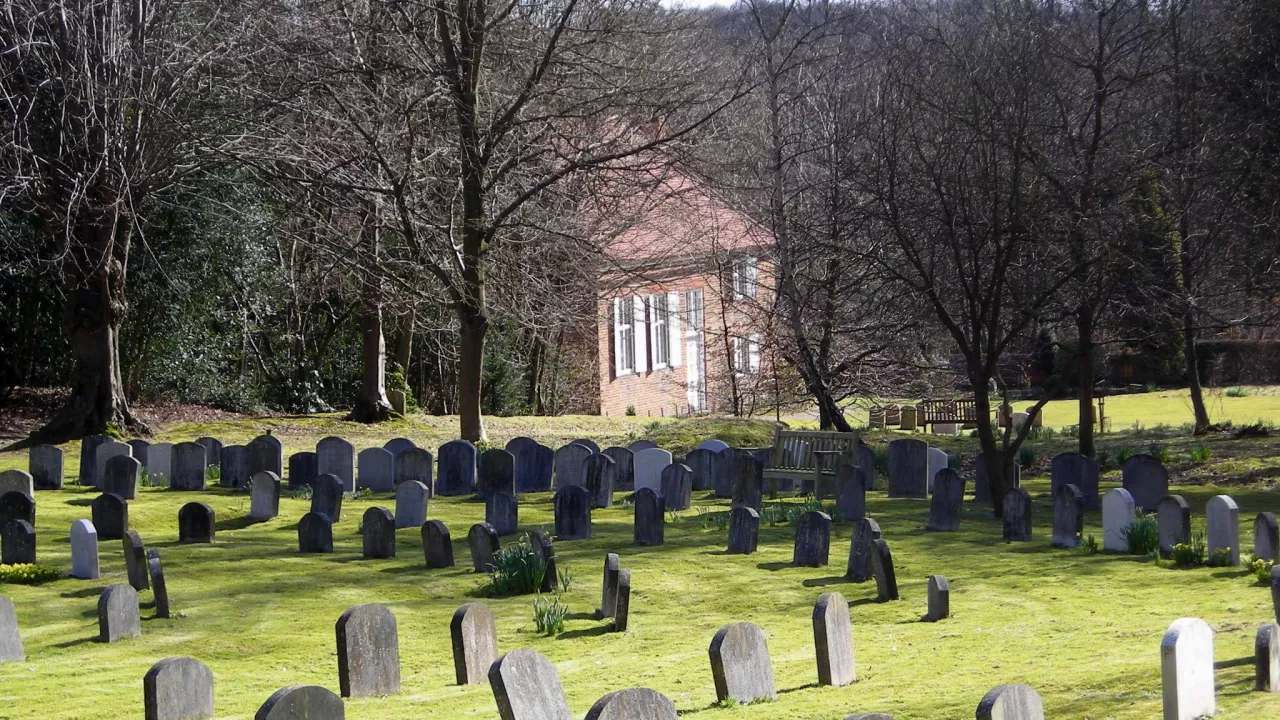 BuckinghamshireJORDANSJordansMeetingHouse(markpercyCC-BY-SA2.0)3