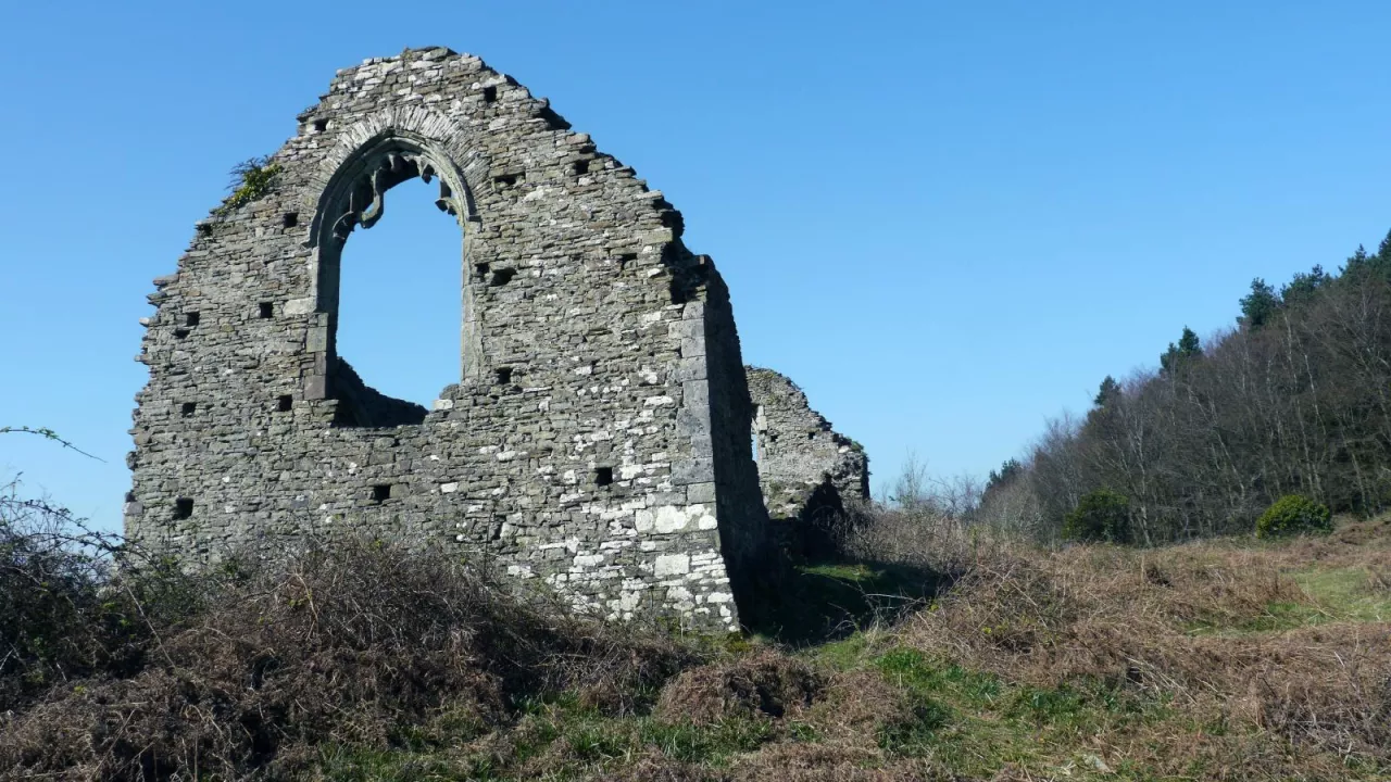 GlamorganMARGAMCapelMair(garethloveringphotographyCC-BY-ND2.0)1