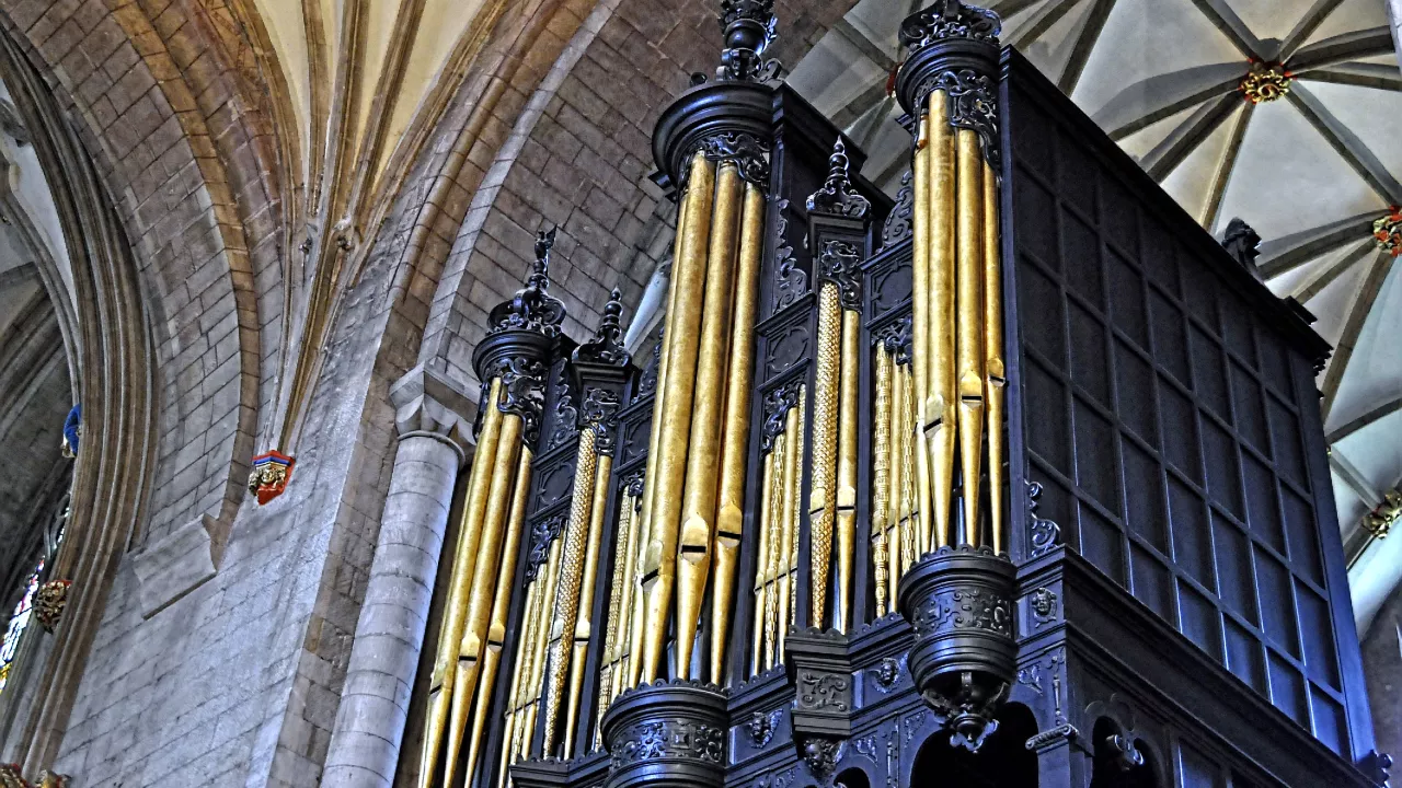 GloucestershireTEWKESBURYTewkesburyAbbey(jayt74CC-BY-SA2.0)3