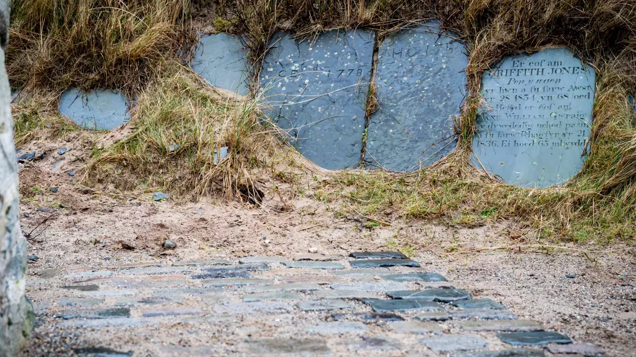 GwyneddLLANDANWGStTanwg(explorechurches.org)17