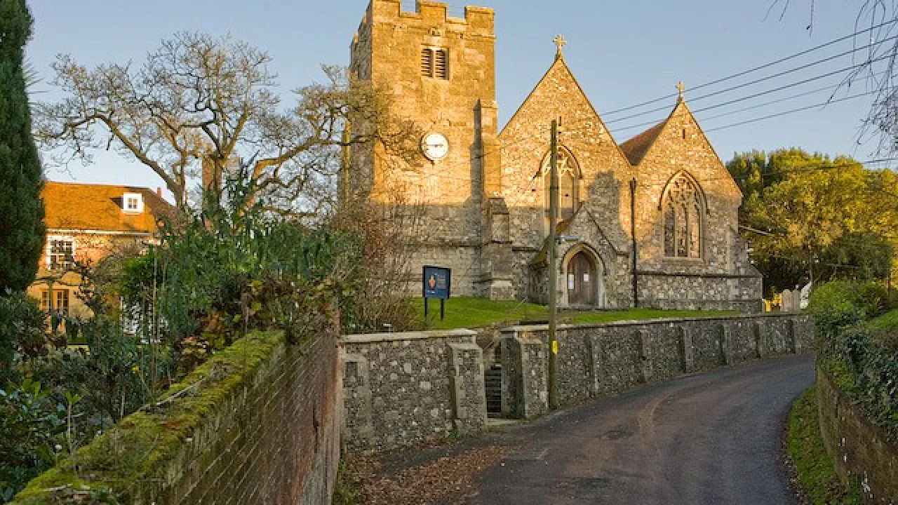 HampshireELINGHILLStMaryVirgin(peterfaceyCC-BY-SA2.0)1