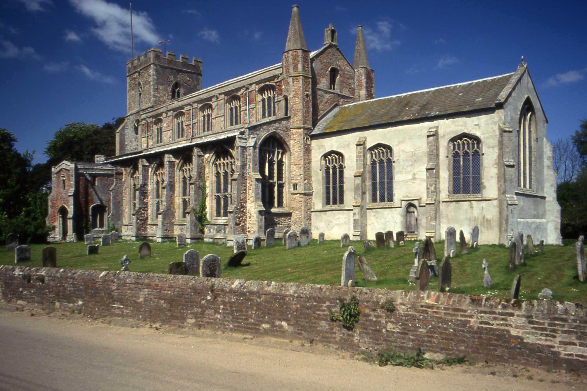 NorfolkWIGGENHALLMAGDALENStMaryMagdalen(sludgegCC-BY-SA2.0)1