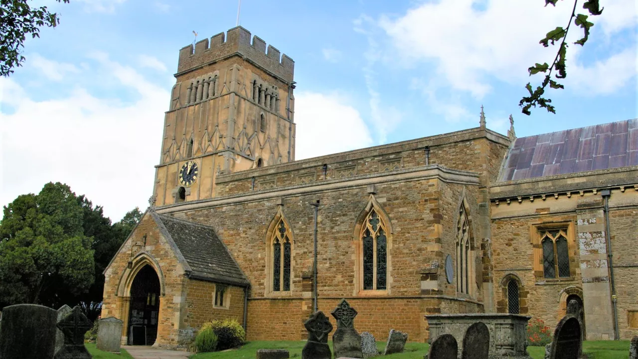 NorthamptonshireEARLSBARTONAllSaints(christopherhiltonCC-BY-SA2.0)1