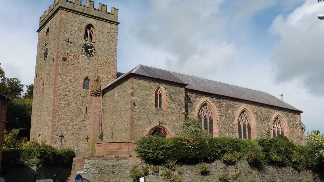 PowyWELSHPOOLStMary(davekellyCC-BY-SA2.0)1