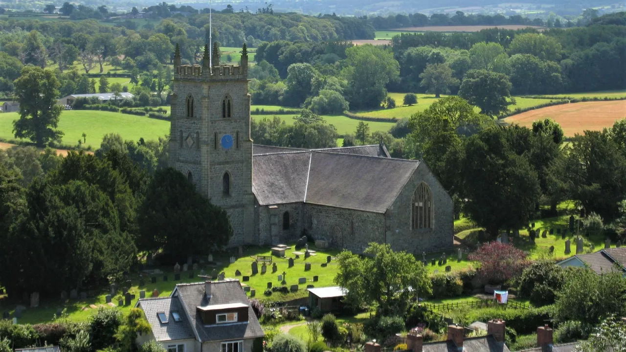 PowysMONTGOMERYStNicholas(davecrokerCC-BY-SA2.0)1