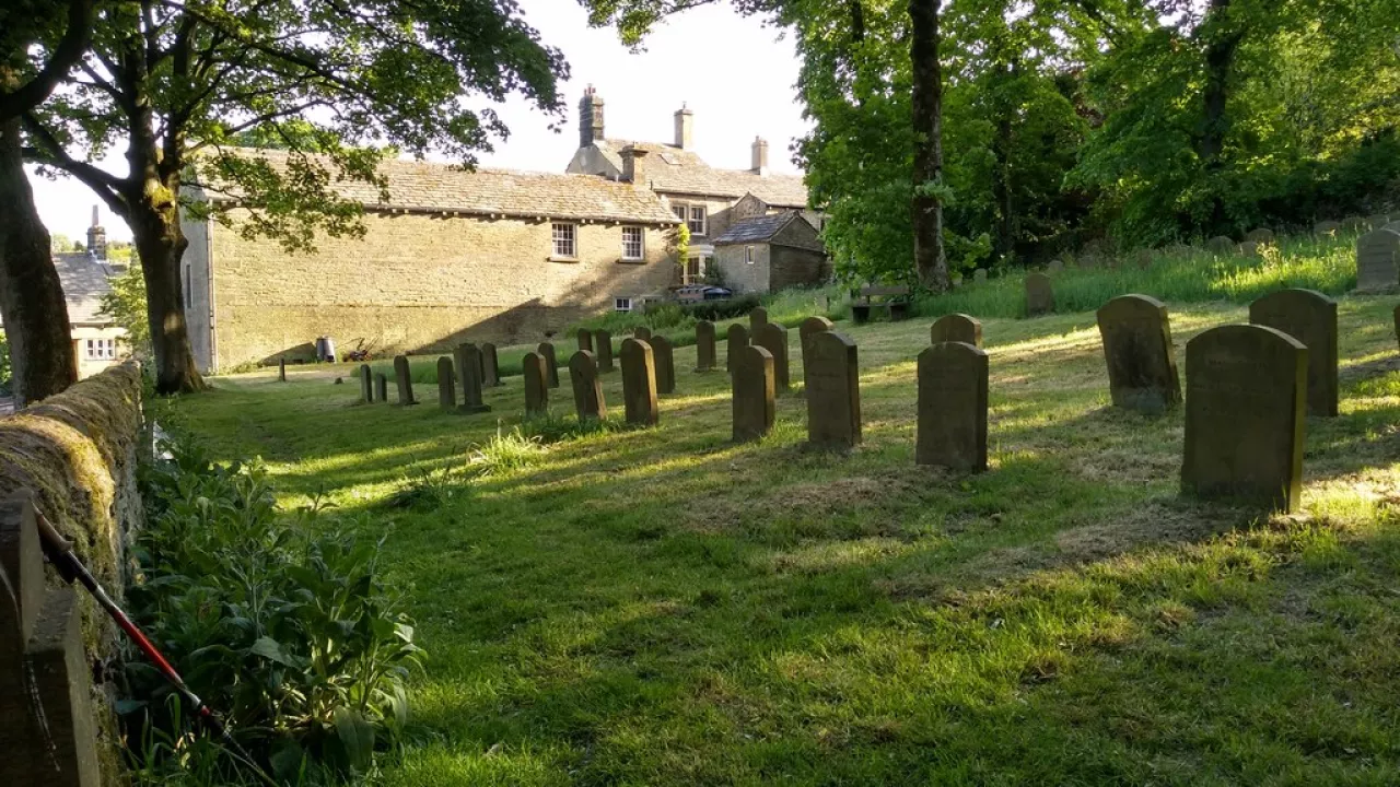 YorkshireHIGHFLATTSFriendsMeetingHouse(brianmorrisCC-BY-SA2.0)1