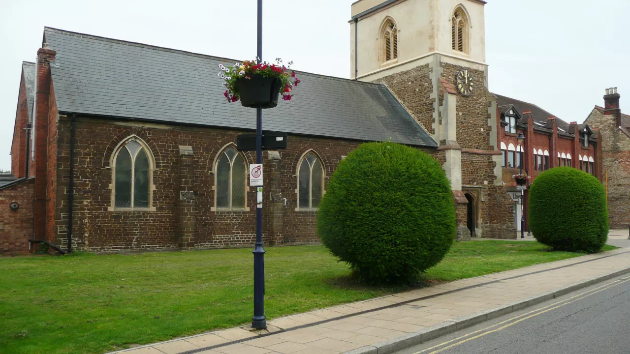 BedfordshireSHEFFORDStMichaelAllAngels(humphreyboltonCC-BY-SA2.0)1