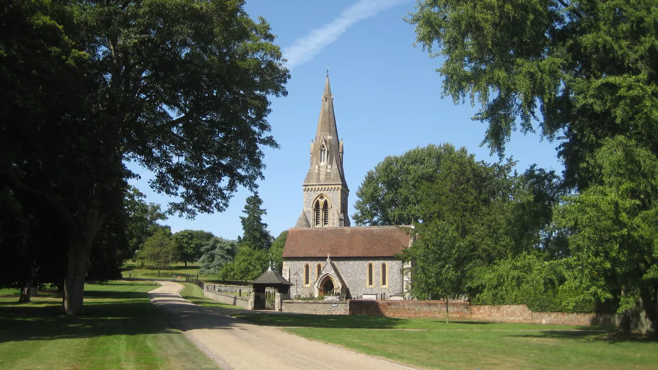 BerkshireENGLEFIELDStMark(andrewwestCC-BY-SA2.0)1