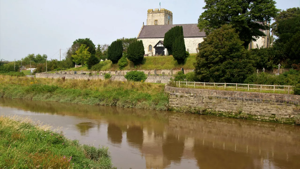 DenbighshireRHUDDLANStMary(kitmasterblokeCC-BY-2.0)1