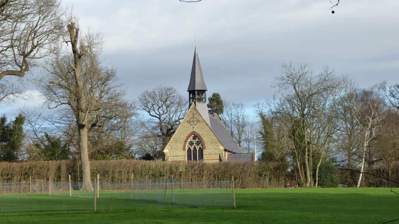 GreaterLondonCLAYHILLStJohnBaptist(andrewbowdenCC-BY-SA2.0)1