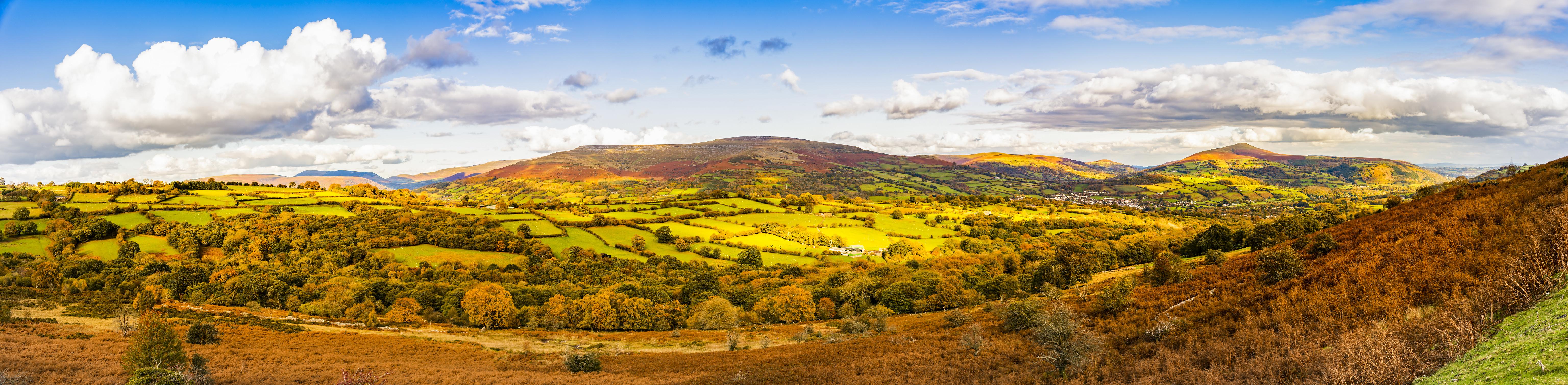 EXPERIENCEDiscoverChurchesInTheUskValley(jackpeasephotographyCC-BY-2.0)1