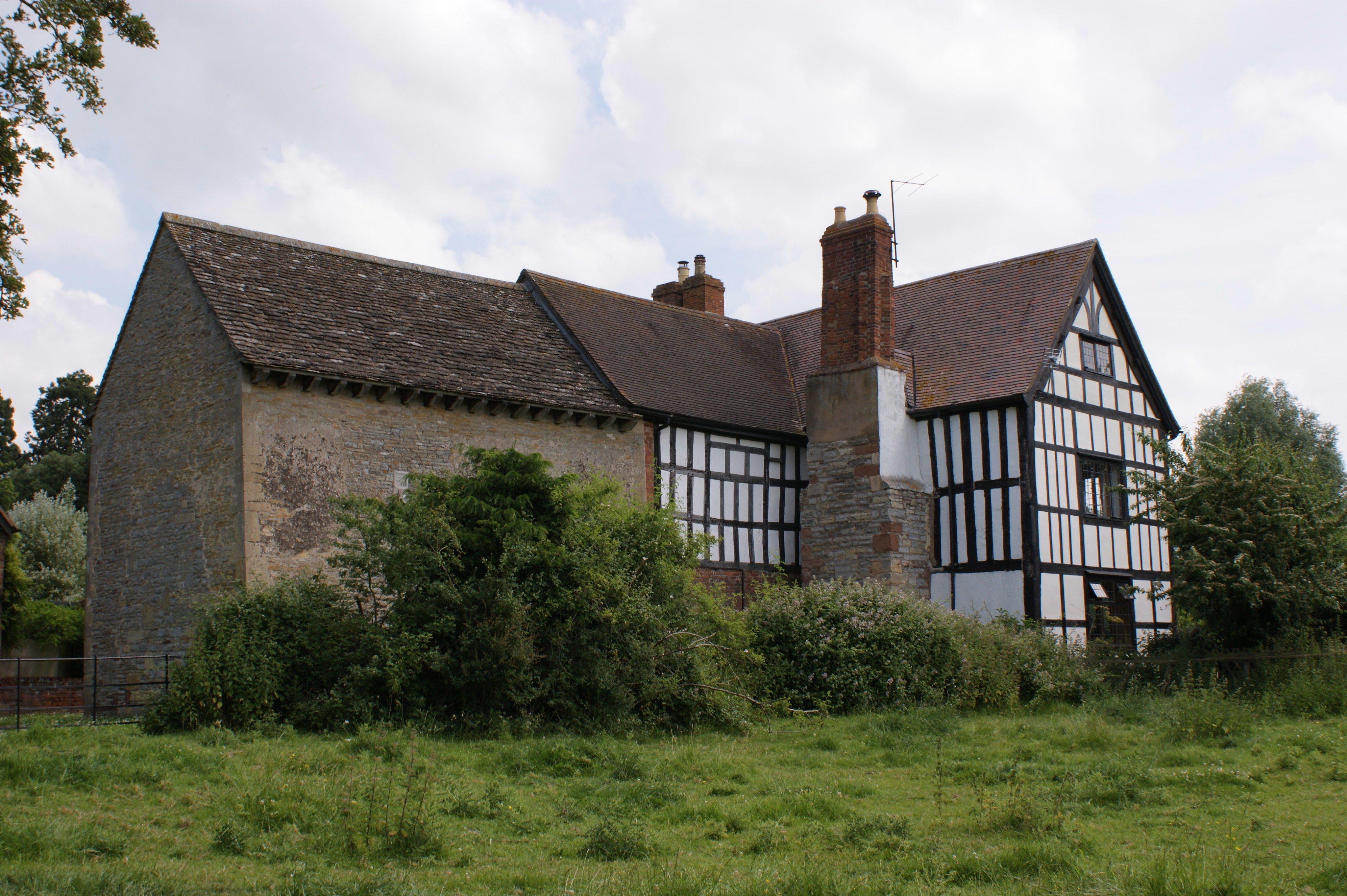 GloucestershireDEERHURSTOddasChapel(hughllewelynCC-BY-SA2.0)1
