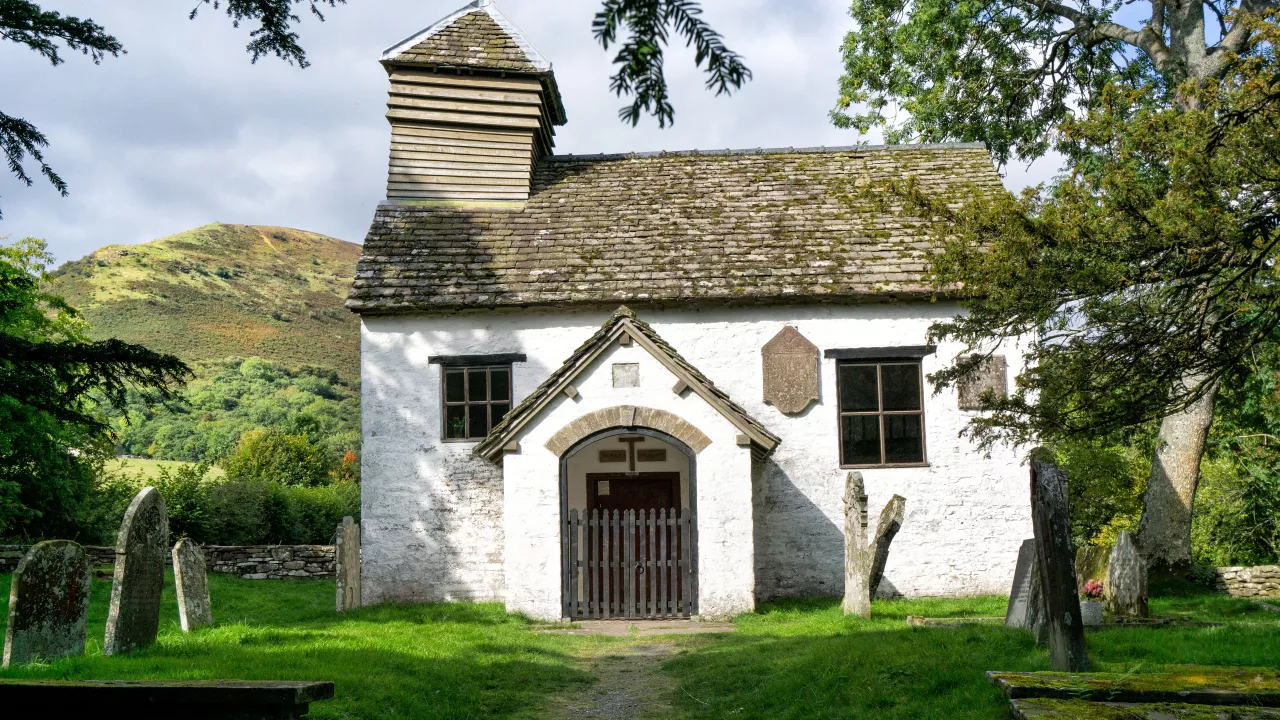 PowysCAPELYFFINStMaryVirgin(davidskinnerCC-BY-2.0)1