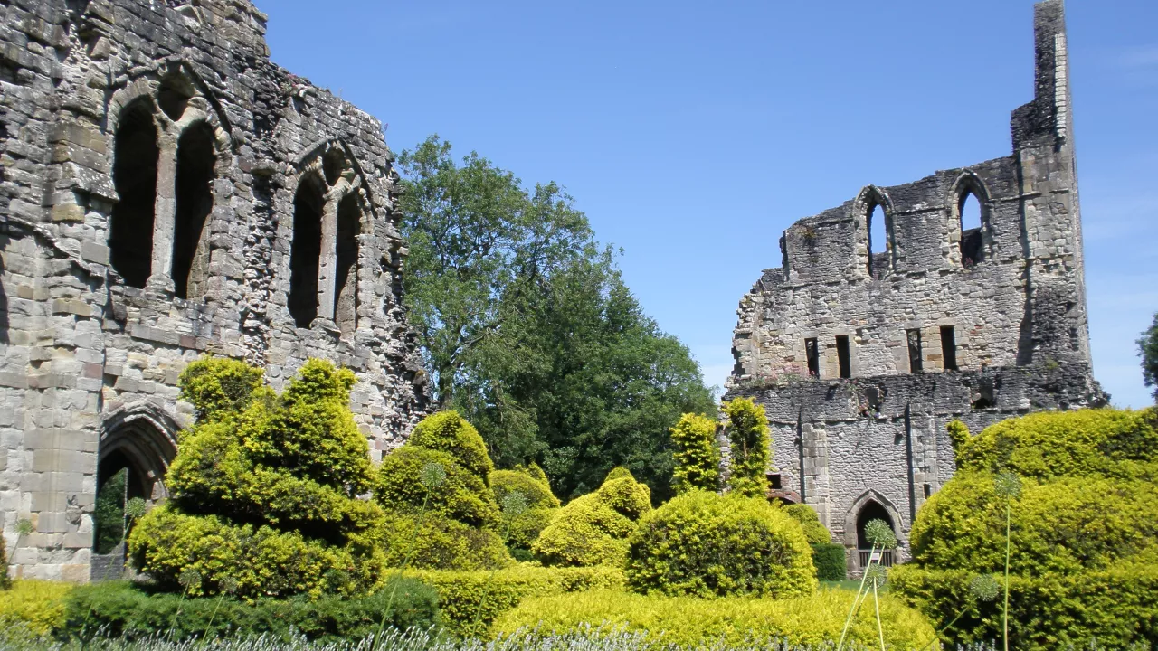 ShropshireMUCHWENLOCKMuchWenlockPriory(amandaslaterCC-BY-SA2.0)1