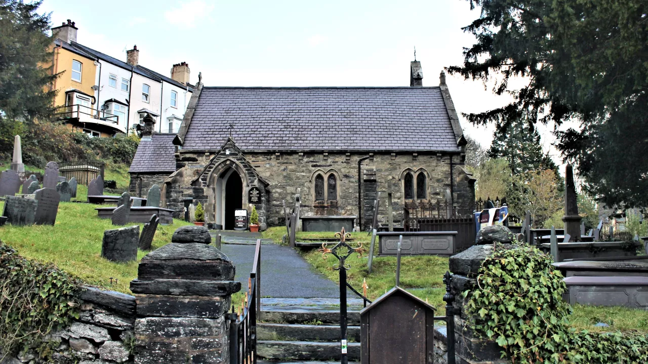ClwydTREFRIWStMary(llywelyn2000CC-BY-SA4.0)1