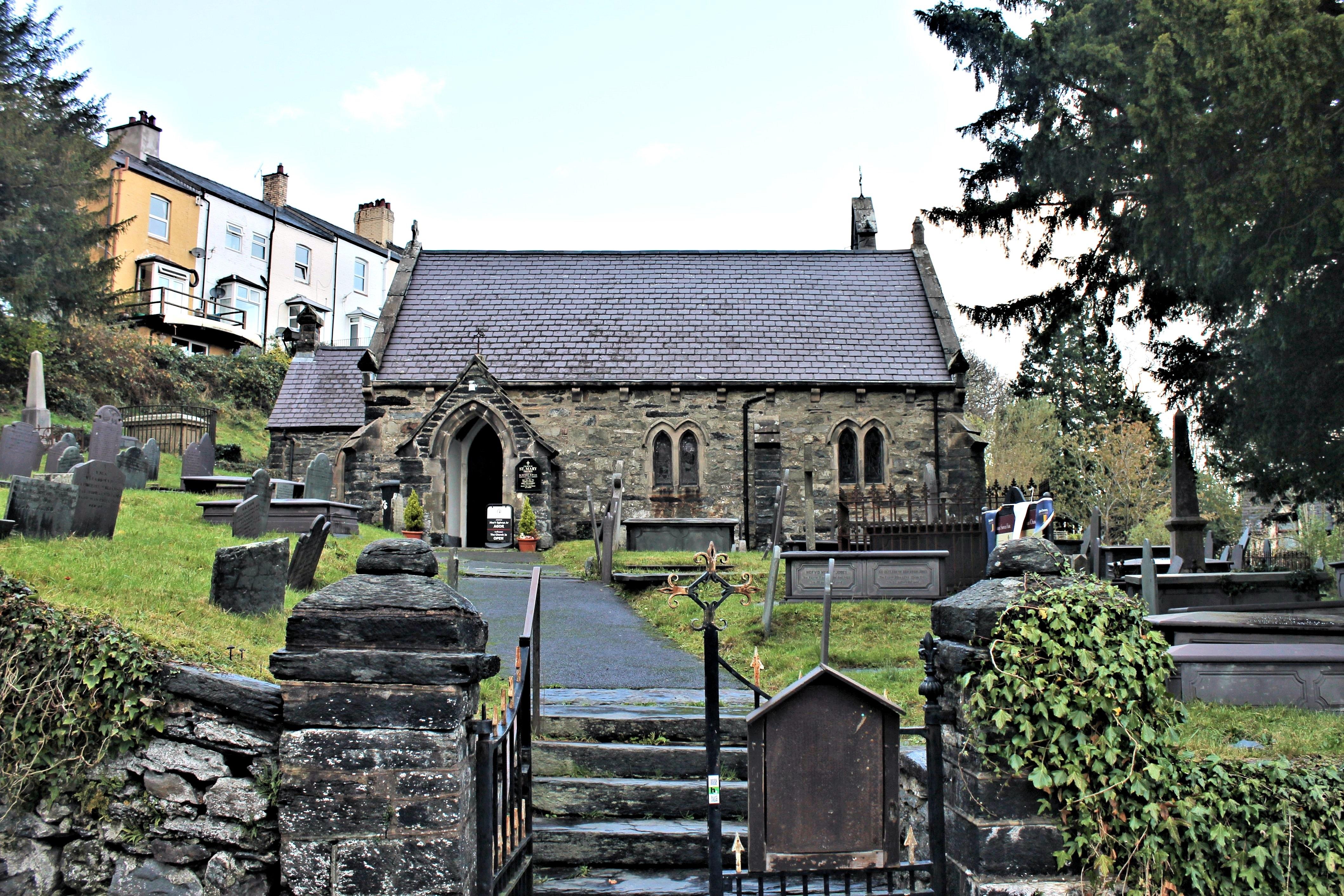 ClwydTREFRIWStMary(llywelyn2000CC-BY-SA4.0)1