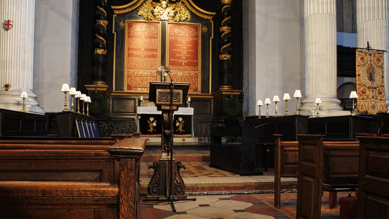 GreaterLondonCITYOFLONDONStMaryWoolnoth(itsnogameCC-BY2.0)2