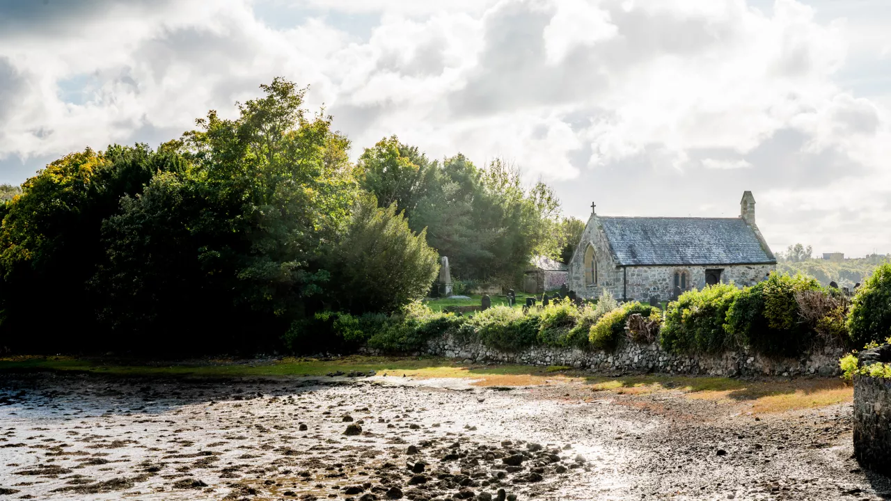 AngleseyCHURCHISLANDStTysilio(explorechurches.org)40