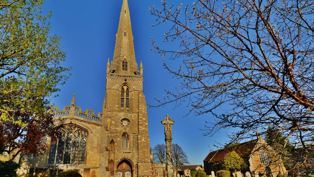 NorthamptonshireHIGHAMFERRERSStMaryVirgin(michaelgarlickCC-BY-SA2.0)1