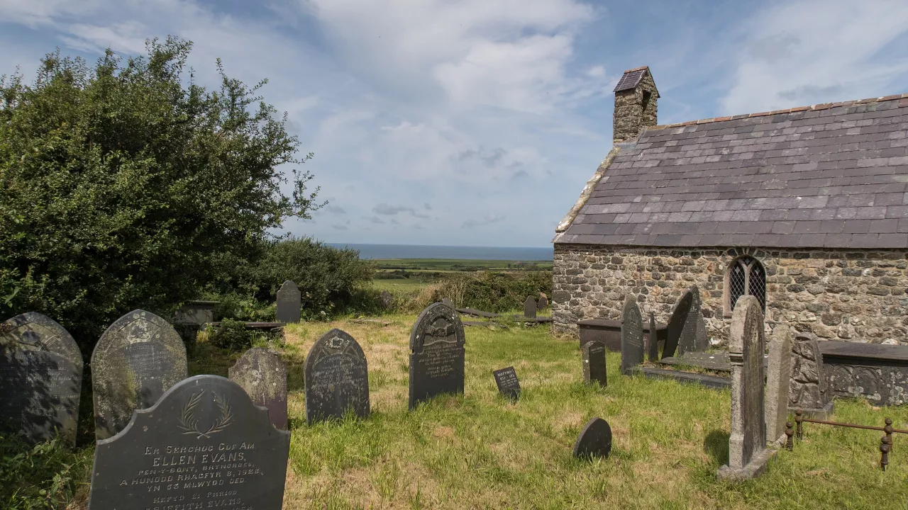 GwyneddPENLLECHStMary(tukbasslerCC-BY-SA4.0)1