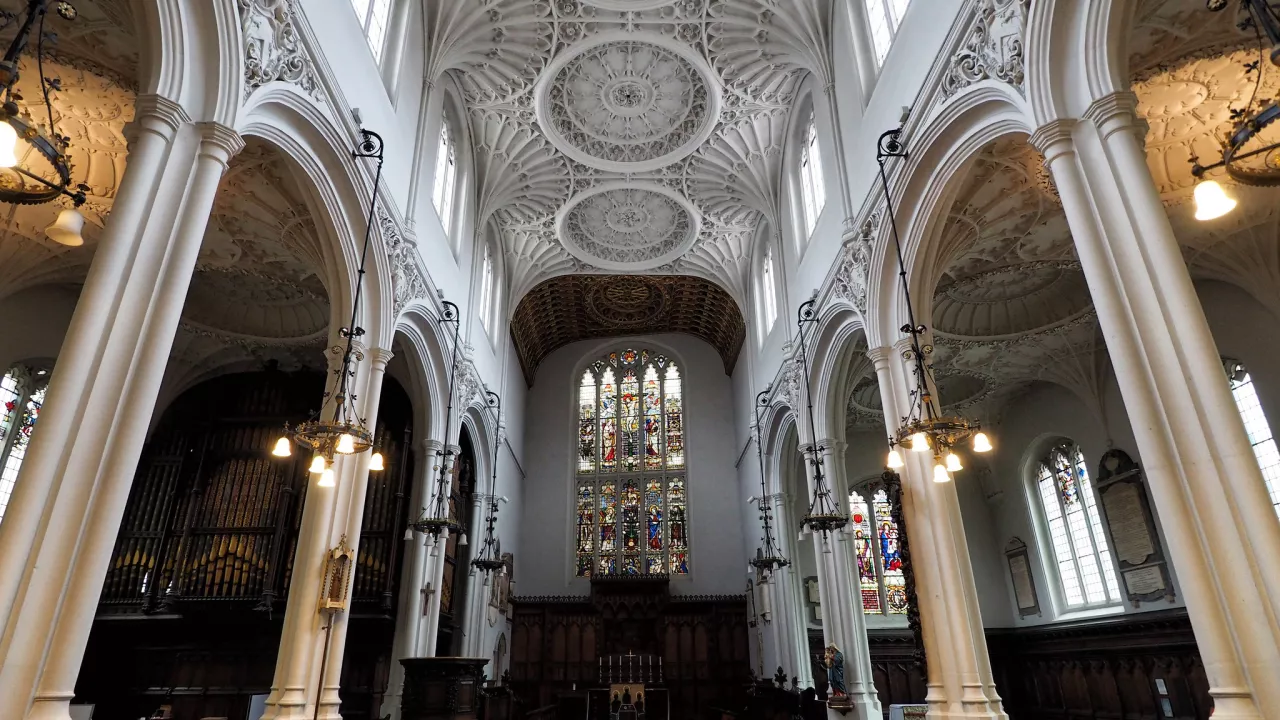 GreaterLondonCITYOFLONDONStMaryAldermary(ungryyoungmanCC-BY-2.0)1