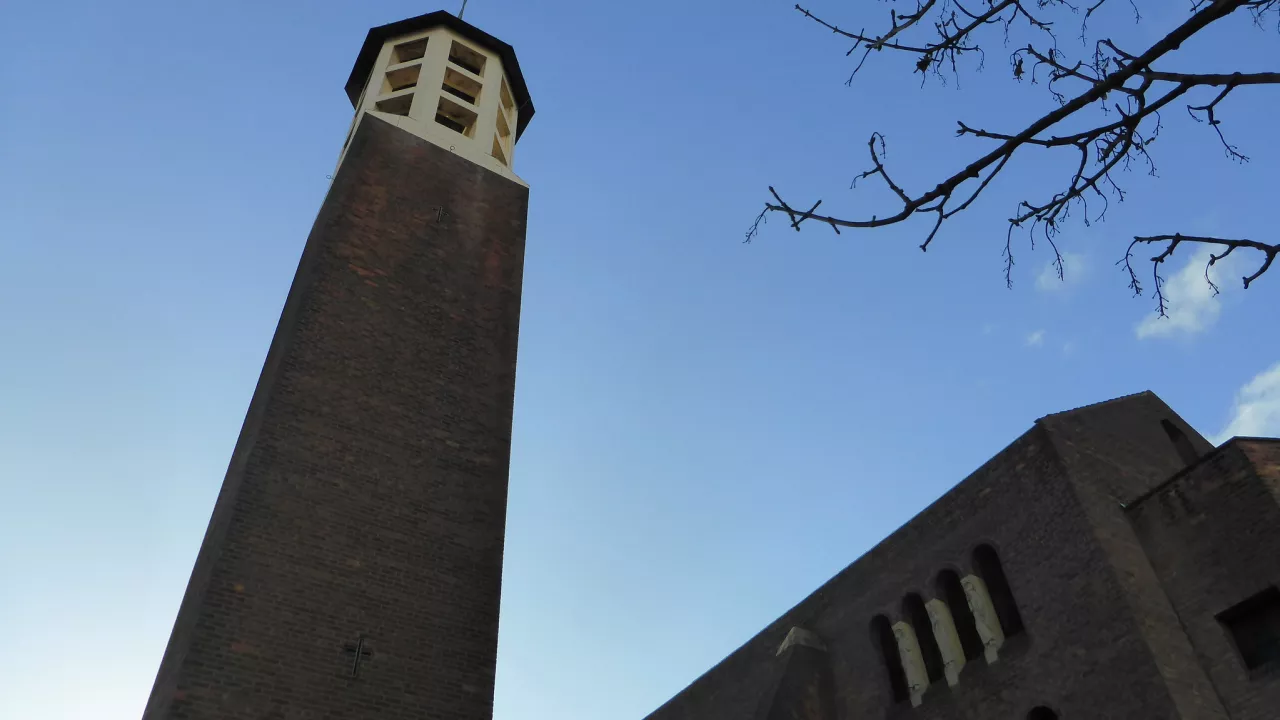 MerseysideWALLASEYEnglishMartyrs(johnlordCC-BY-2.0)1