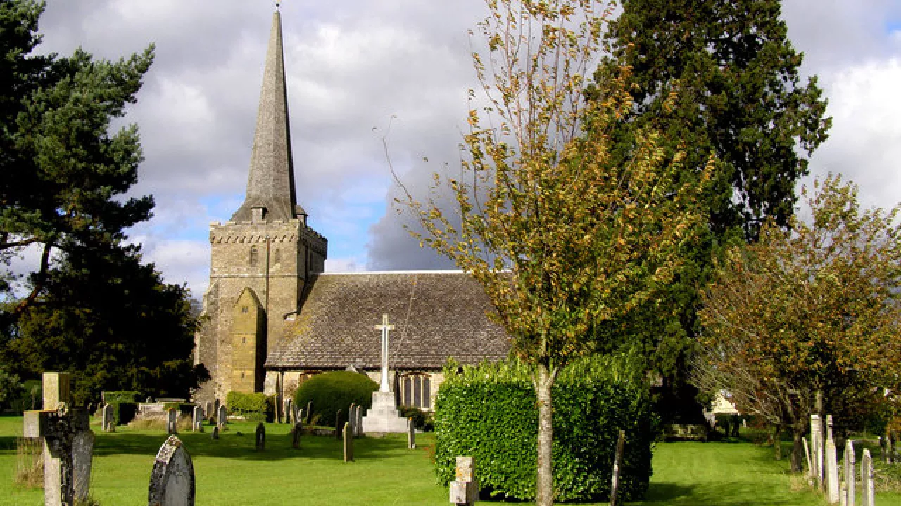 SussexCUCKFIELDHolyTrinity(kevingordonCC-BY-SA2.0)1