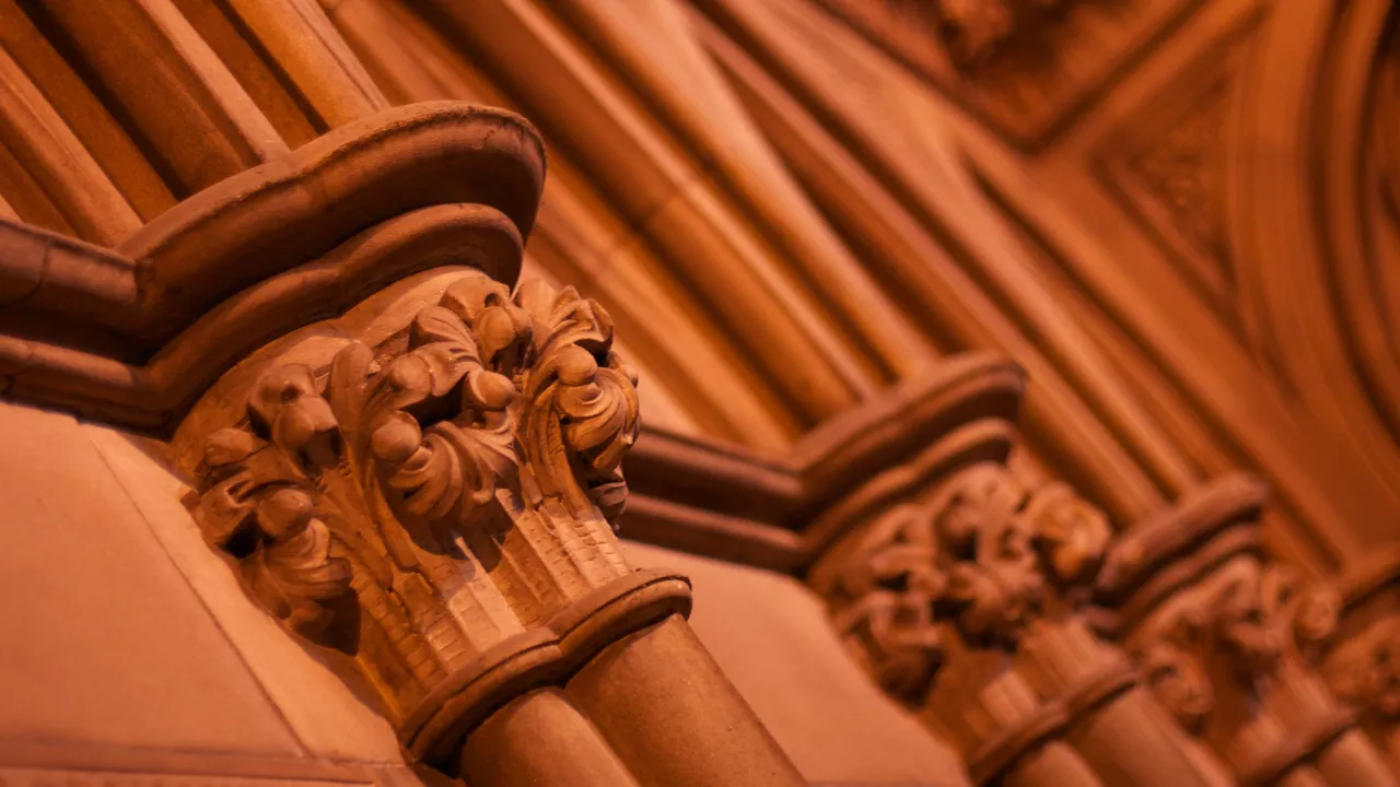 CityofGlasgowGOVANOldParishChurch(tomparnellCC-BY-SA2.0)1