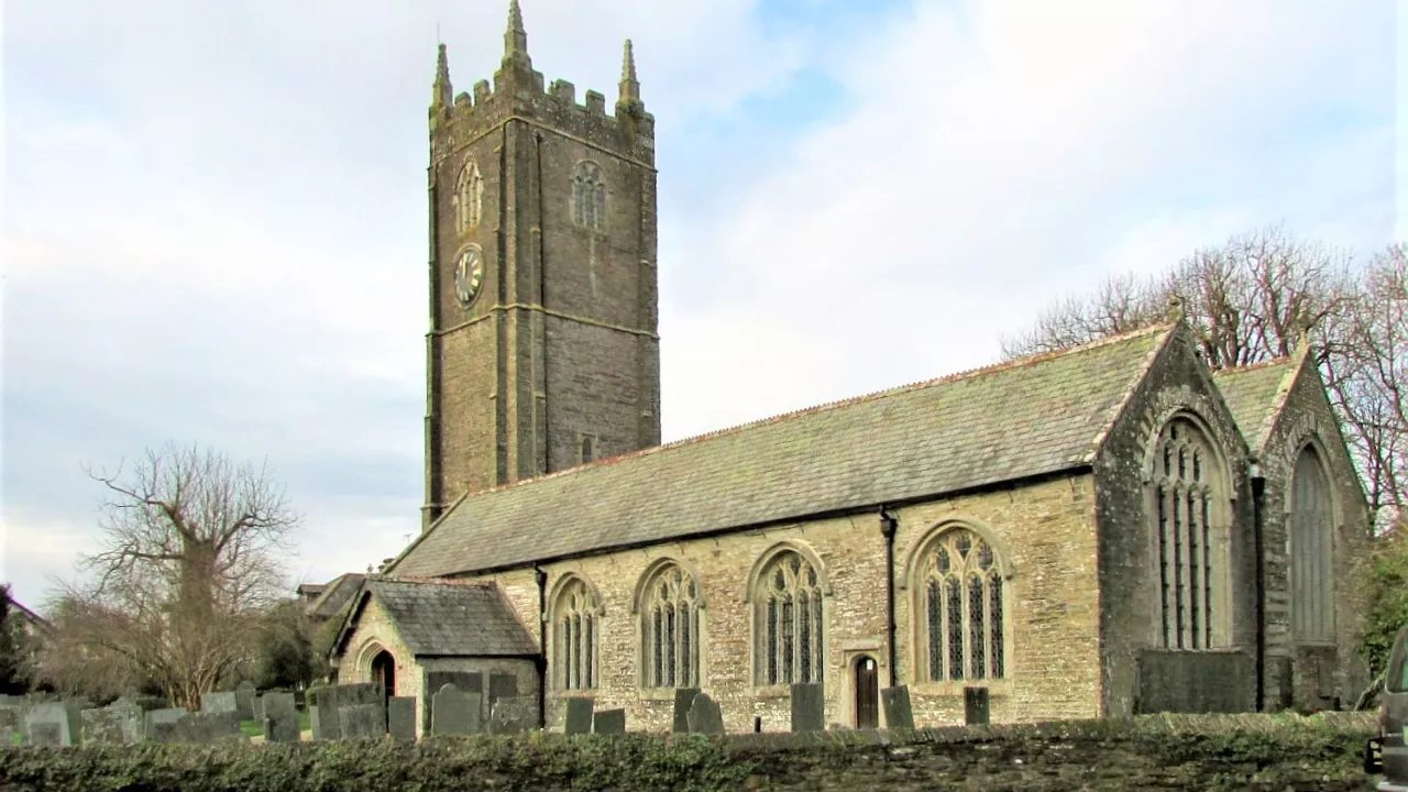 CornwallEGLOSHAYLEStPetroc(derekharperCC-BY-SA2.0)1