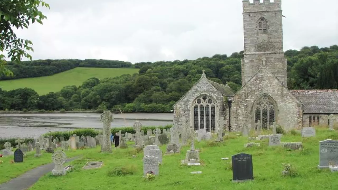 CornwallLOSTWITHIELStWinnow(chrisgilsonCC-BY-SA2.0)1