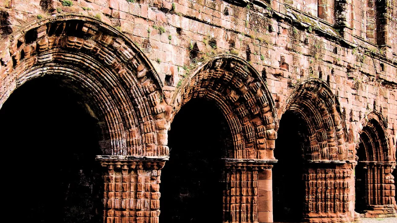 CumbriaBARROWINFURNESSFurnessAbbey(neilpiddockCC-BY-2.0)1