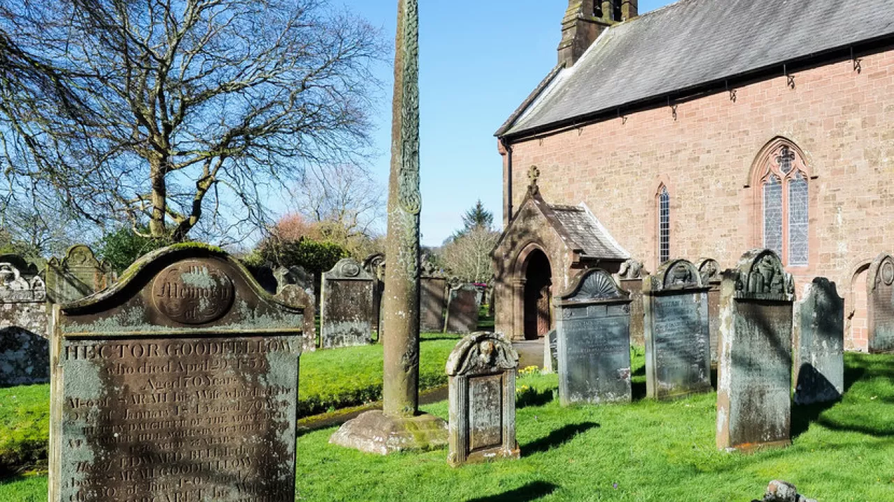 CumbriaGOSFORTHStMary(trevorlittlewoodCC-BY-SA2.0)1