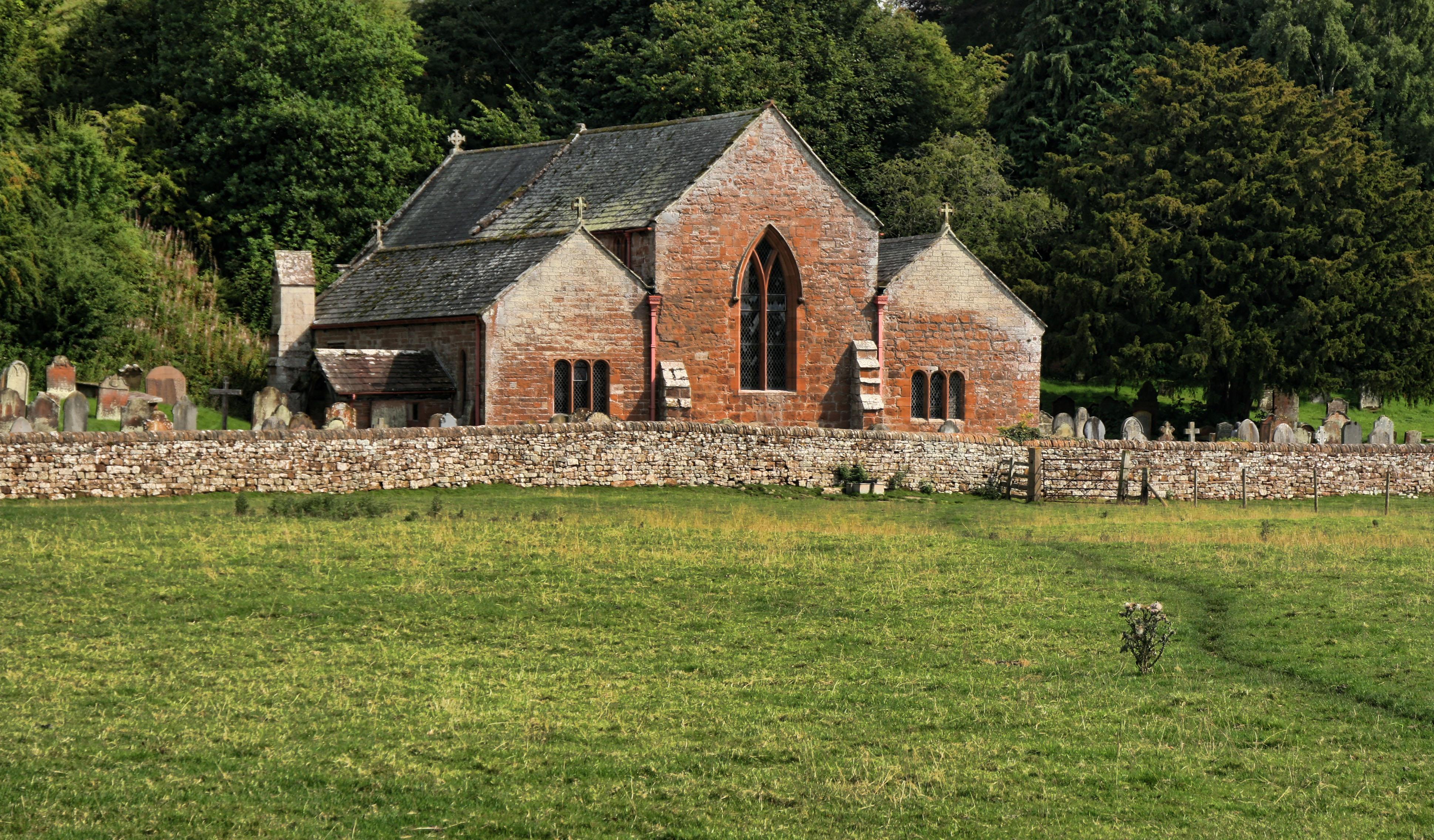 CumbriaKIRKOSWALDStOswald(petermcdermottCC-BY-SA2.0)1