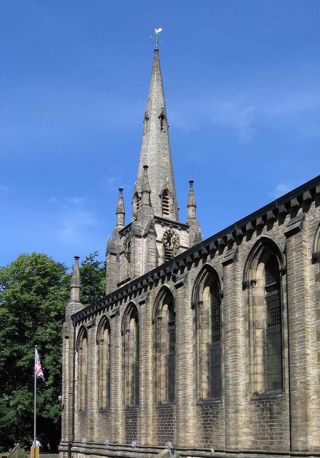 DerbyshireNEWMILLSStGeorge(davebevisCC-BY-SA2.0)1